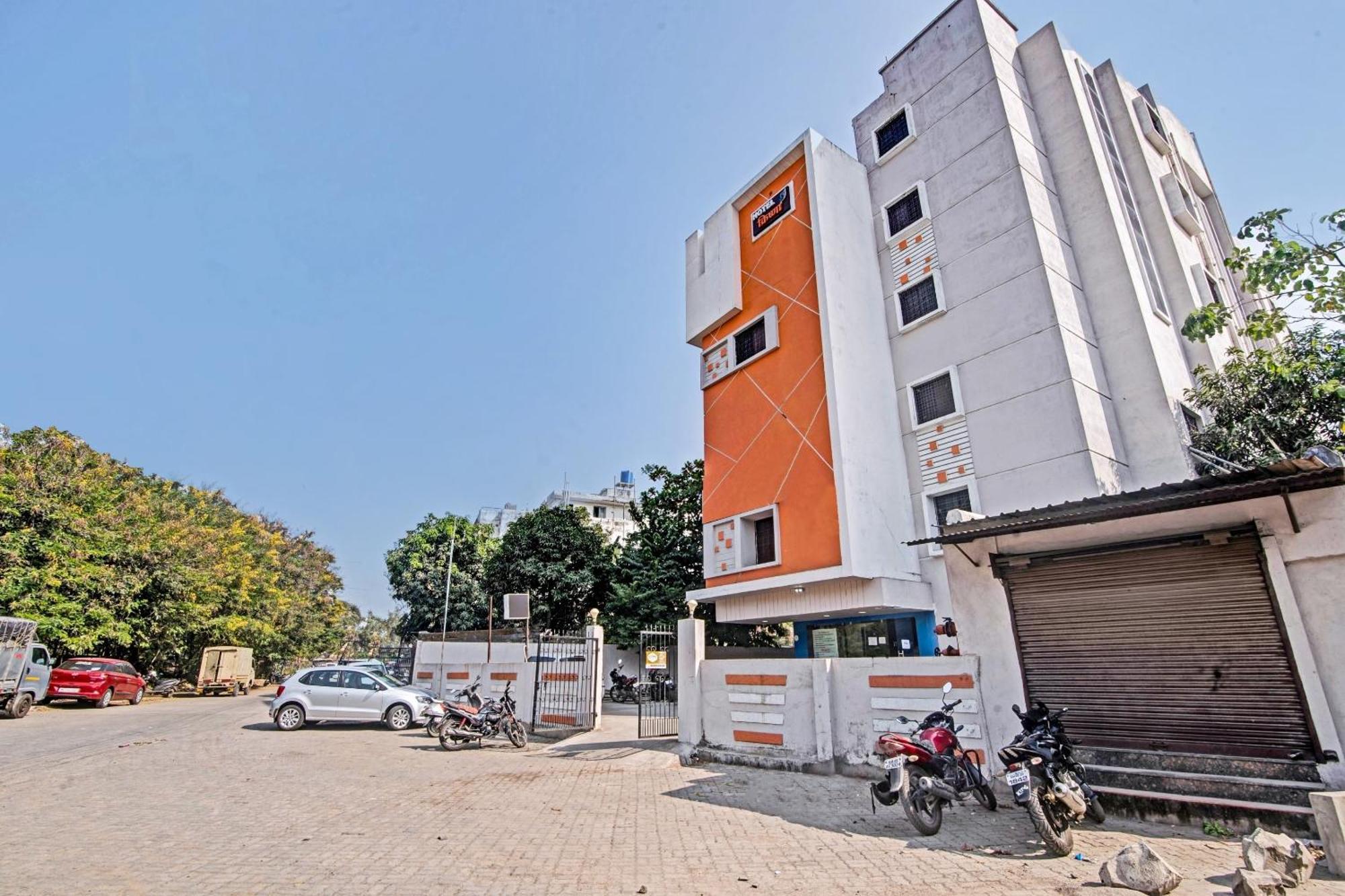 Townhouse 700 Hotel Krishna. Nagpur Eksteriør billede