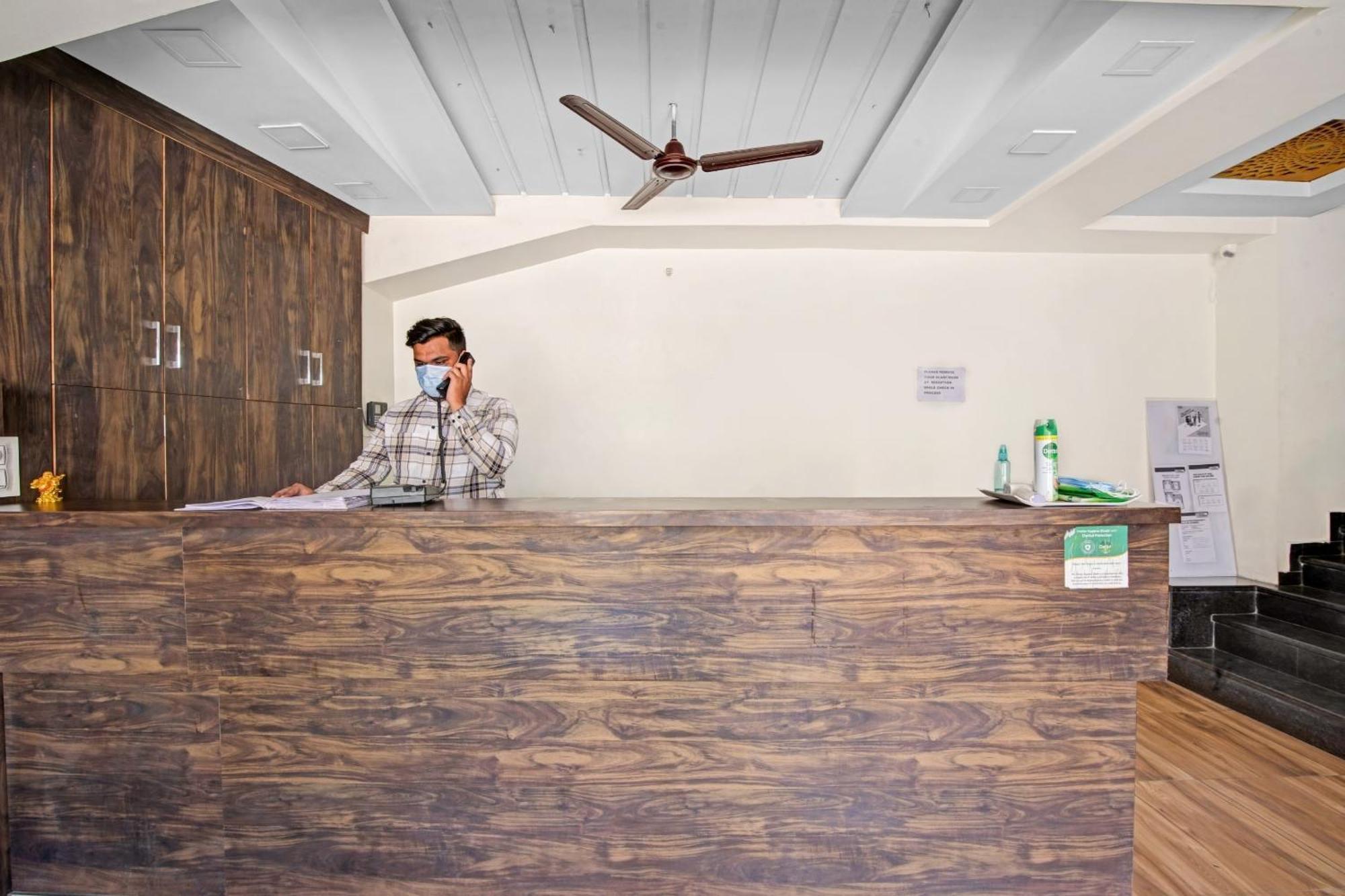 Townhouse 700 Hotel Krishna. Nagpur Eksteriør billede
