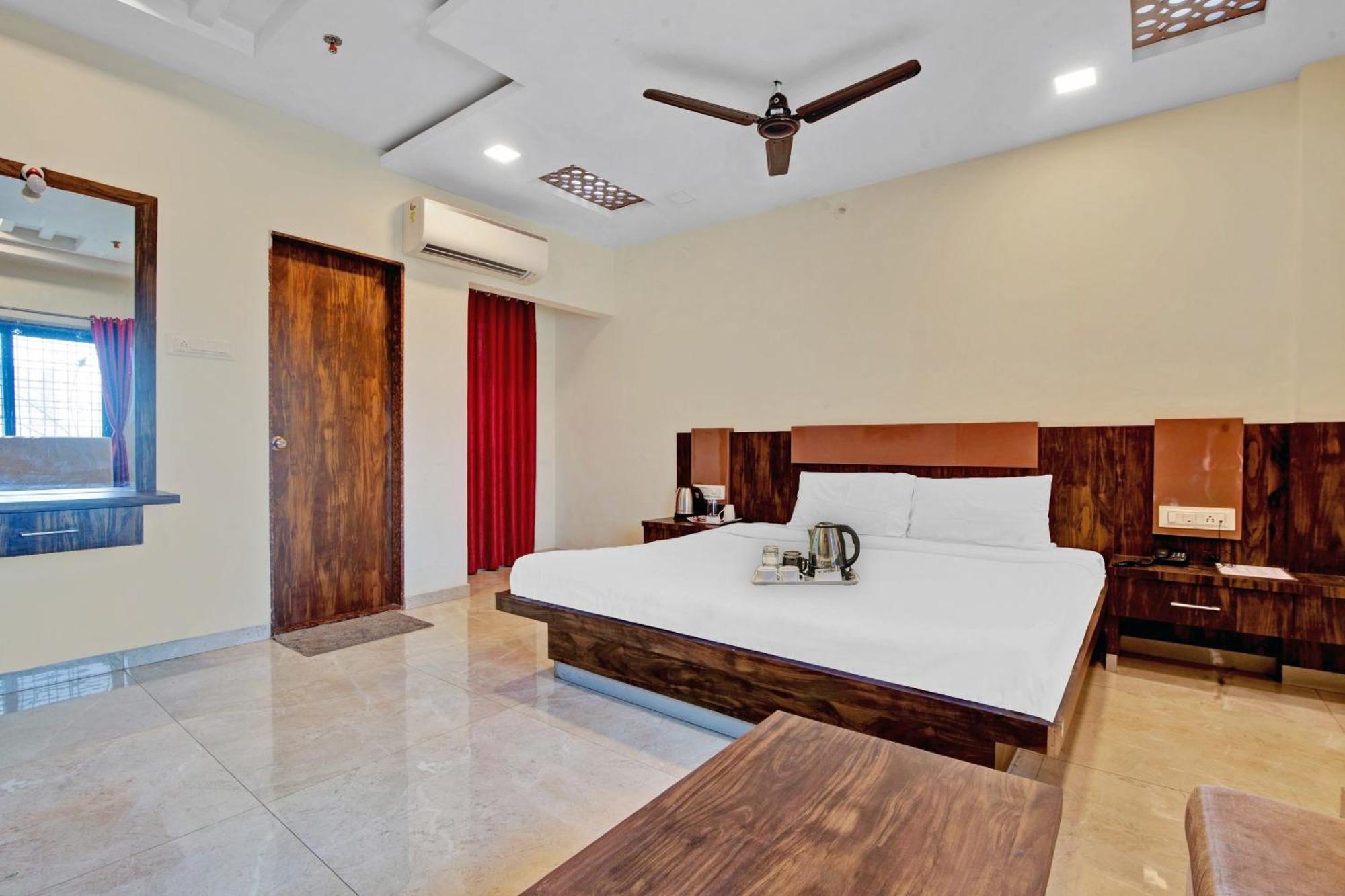 Townhouse 700 Hotel Krishna. Nagpur Eksteriør billede
